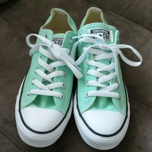 NWOT mint converse